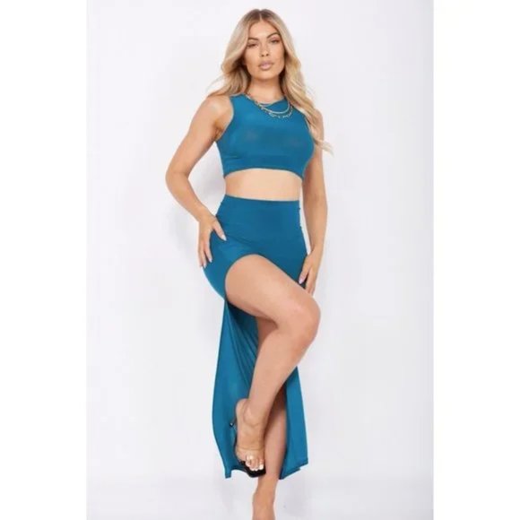 Sleeveless Crop Top and High Waist Side Slit Bodycon Maxi Skirt Two Piece Set - Picture 4 of 10